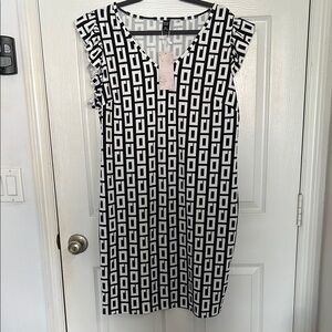 NWT Emery Rose Geometric Black and White Dress